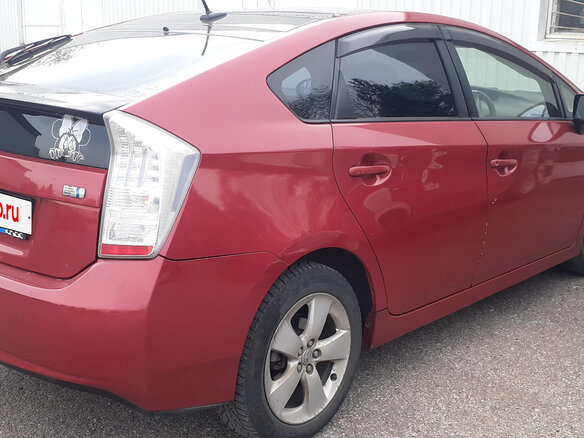 2009 Toyota Prius III (XW30), красный, 950000 рублей - вид 3