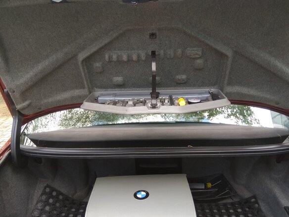 1993 BMW 7 серии 730i II (E32), красный - вид 15