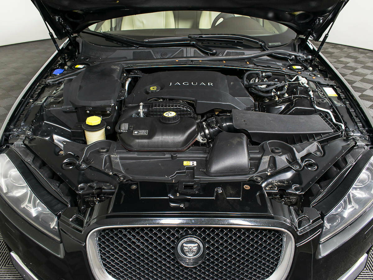 Jaguar xf и xe отличия