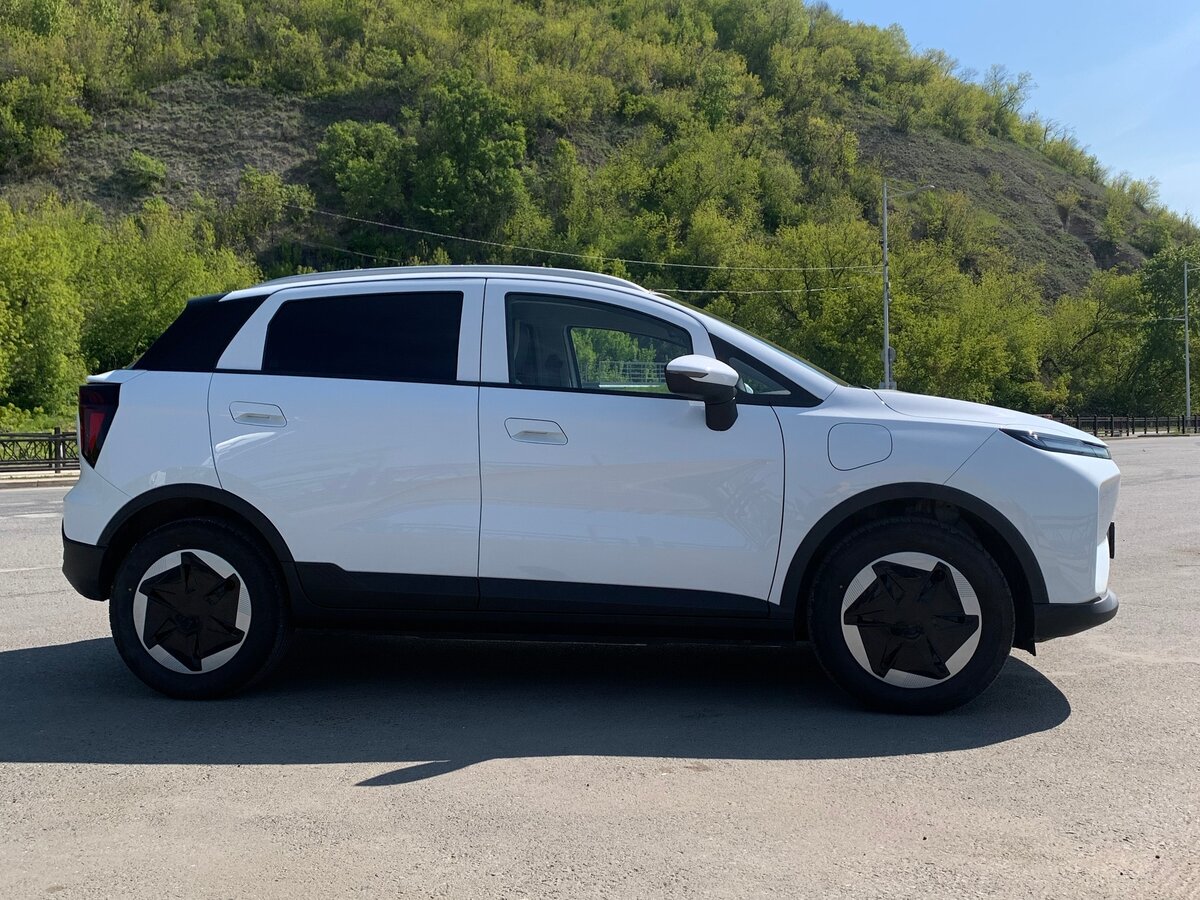 Geely за месяц продала 235 тысяч машин при взрывном росте экспорта