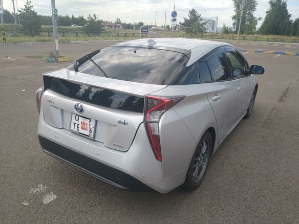 2017 Toyota Prius IV (XW50), серый, 2050000 рублей - вид 3