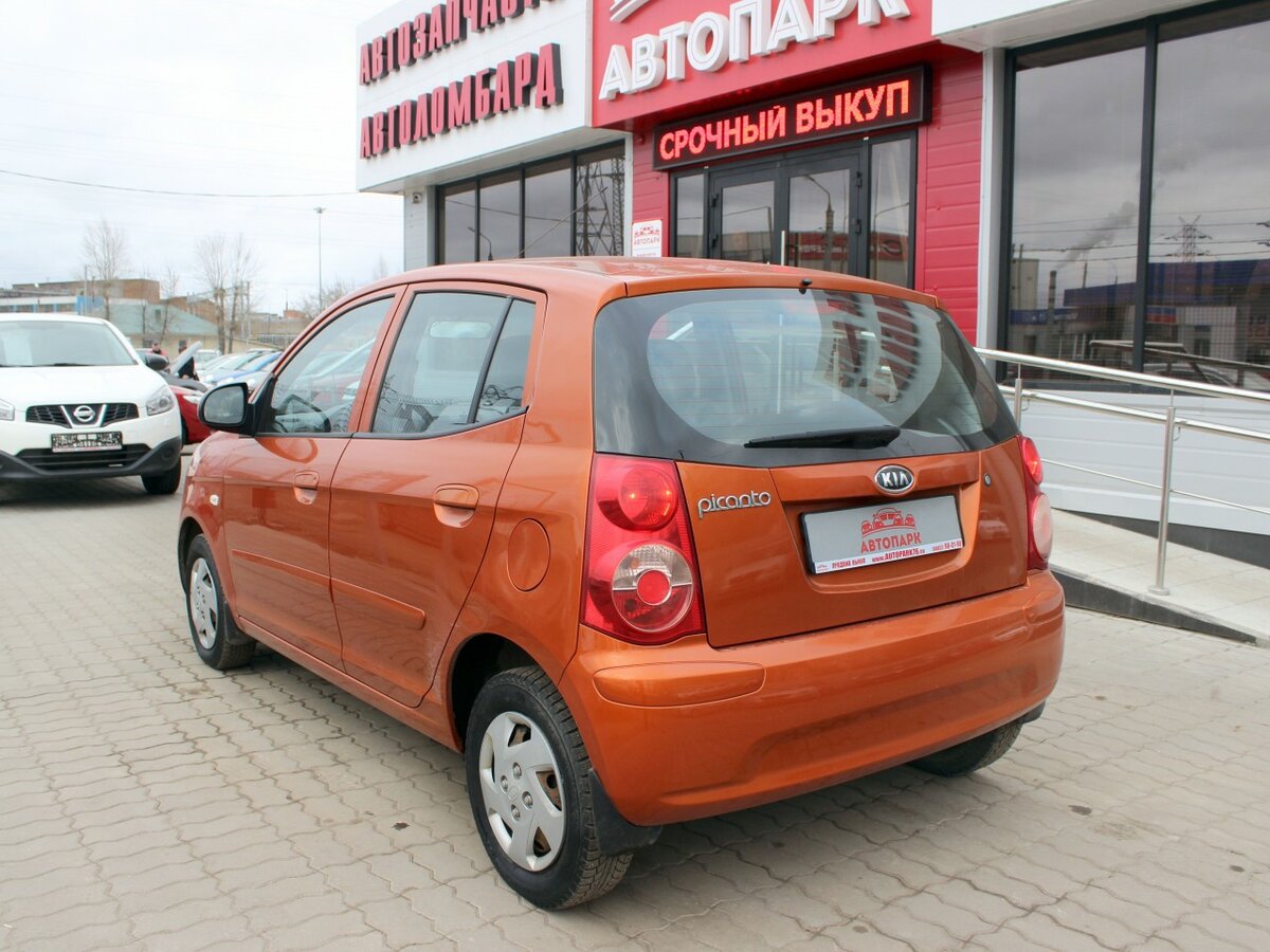 Kia Picanto оранжевая