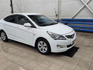 2015 Hyundai Solaris I Рестайлинг, белый, 890000 рублей, вид 1