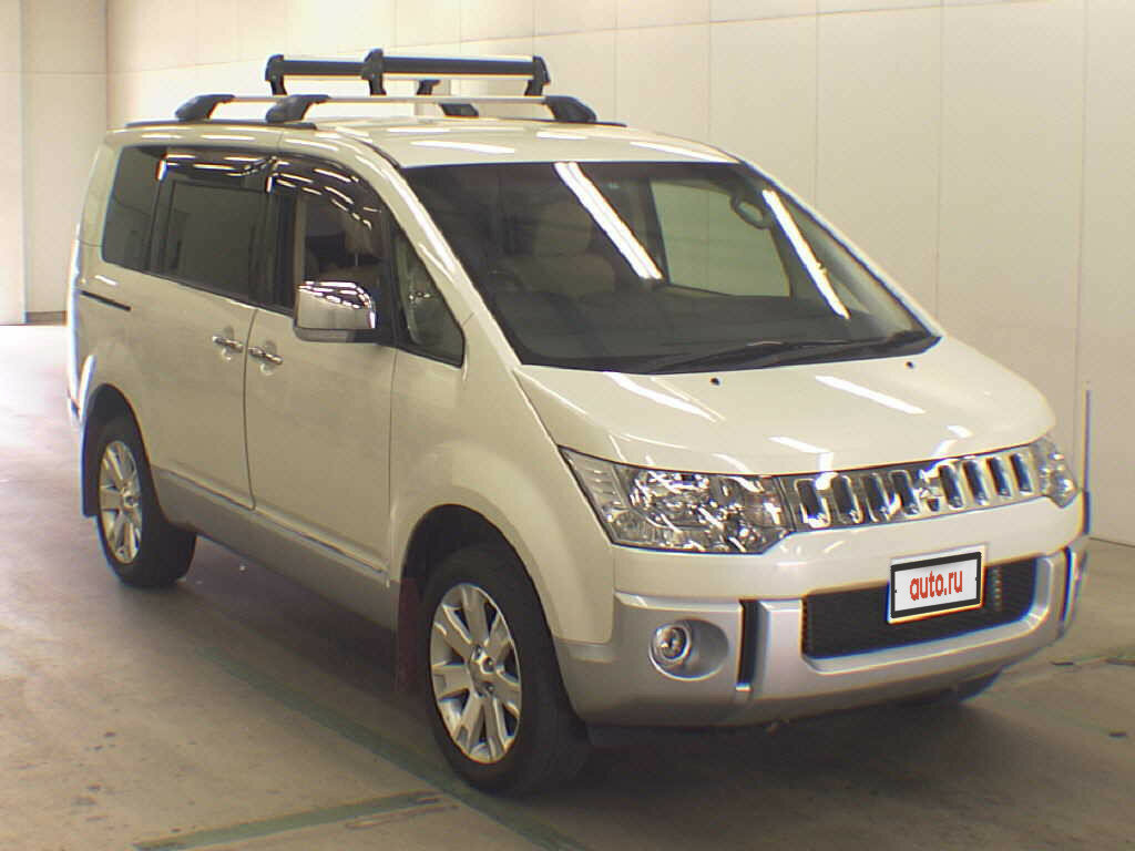 Купить б/у Mitsubishi Delica бензин вариатор во Владивостоке: белый Митсубиси Де