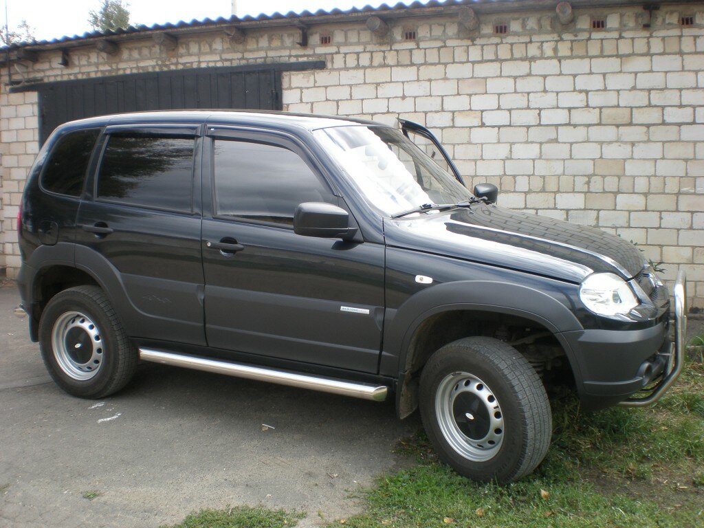 Chevrolet Niva 1 7 МТ 2012 чёрная