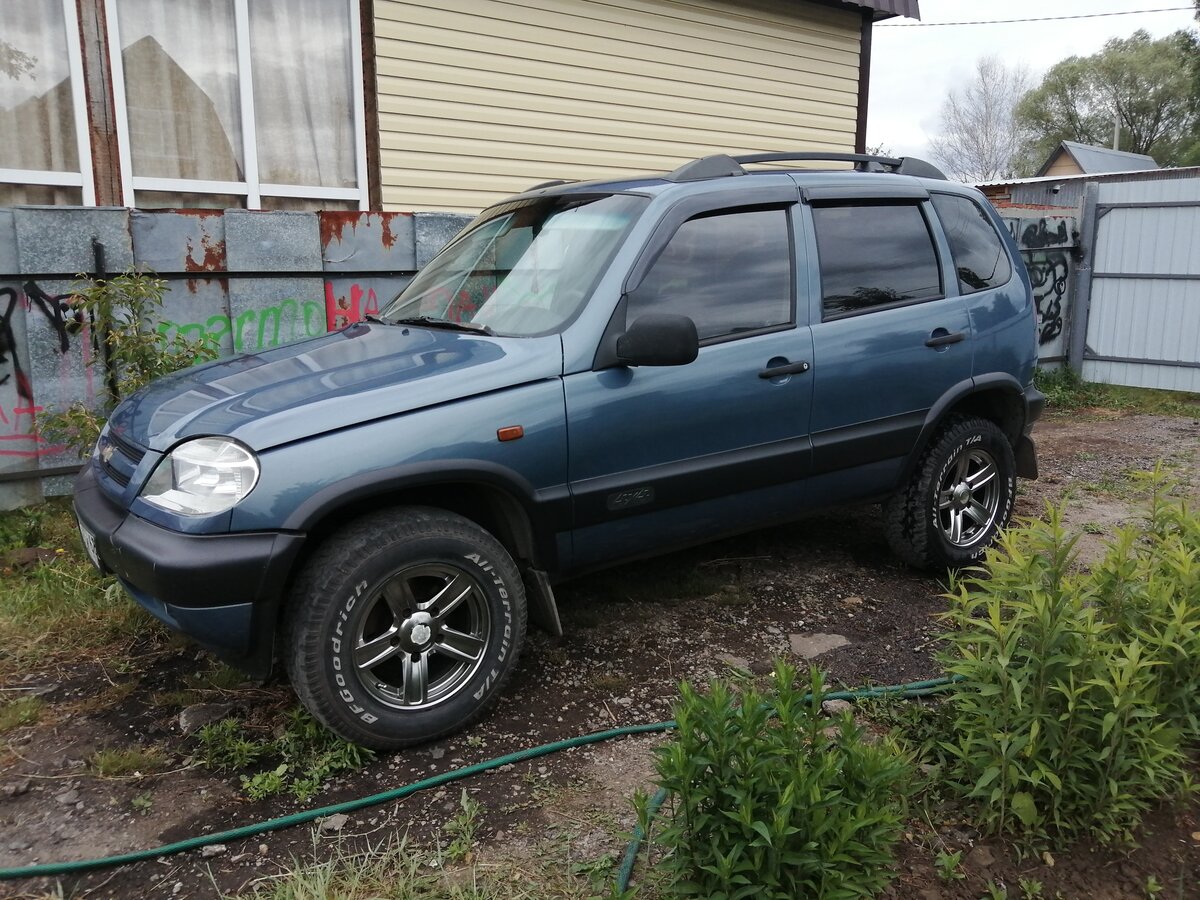 Купить б/у Chevrolet Niva I 1.7 MT (80 л.с.) 4WD бензин механика в ...