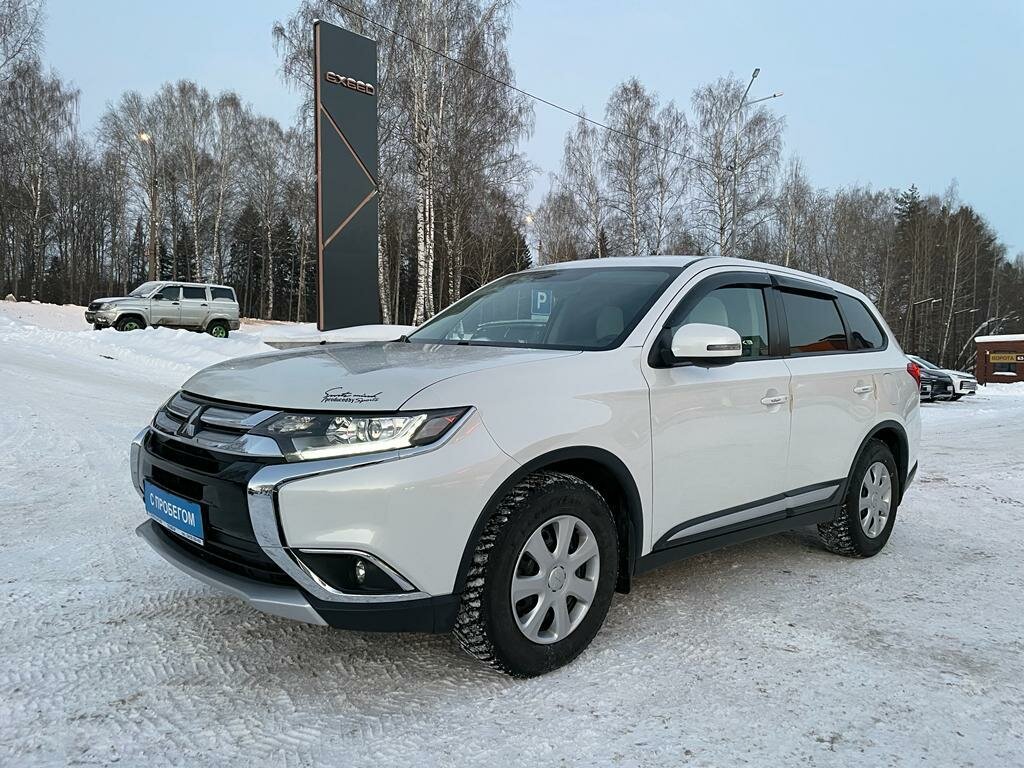 Купить б/у Mitsubishi Outlander III Рестайлинг 2 2.0 CVT (146 л.с.) 4WD ...