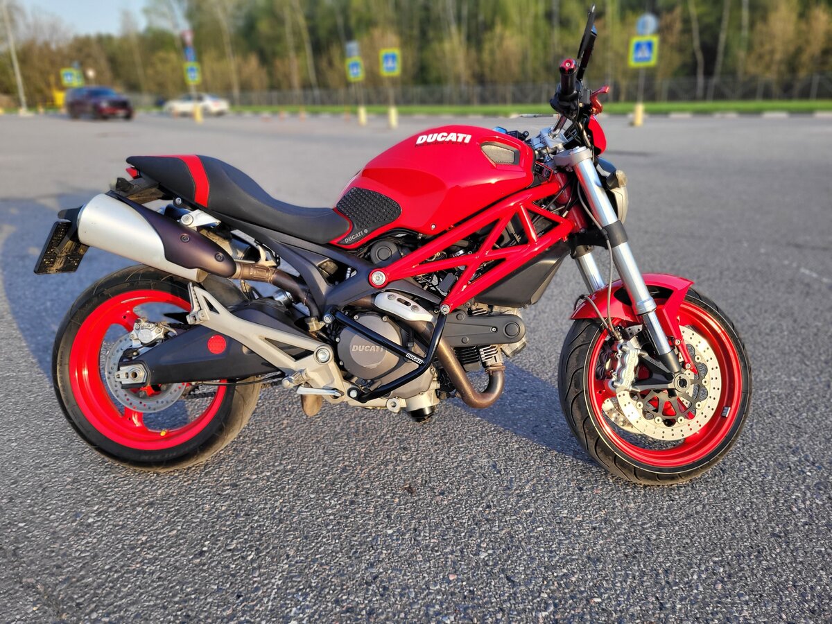 Ducati monster 696 red hotsell
