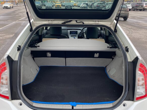 2014 Toyota Prius III Рестайлинг (XW30), белый, 1200000 рублей - вид 11