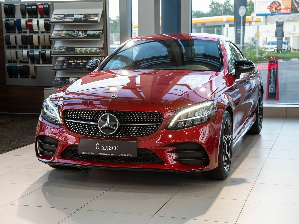 Красный Мерседес w205