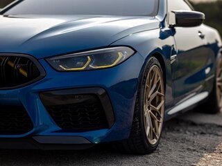 2020 BMW M8 Competition I (F91/F92/F93), синий, 14000000 рублей, вид 3