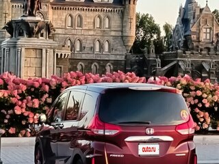 2016 Honda Freed II, красный, 1650000 рублей, вид 1