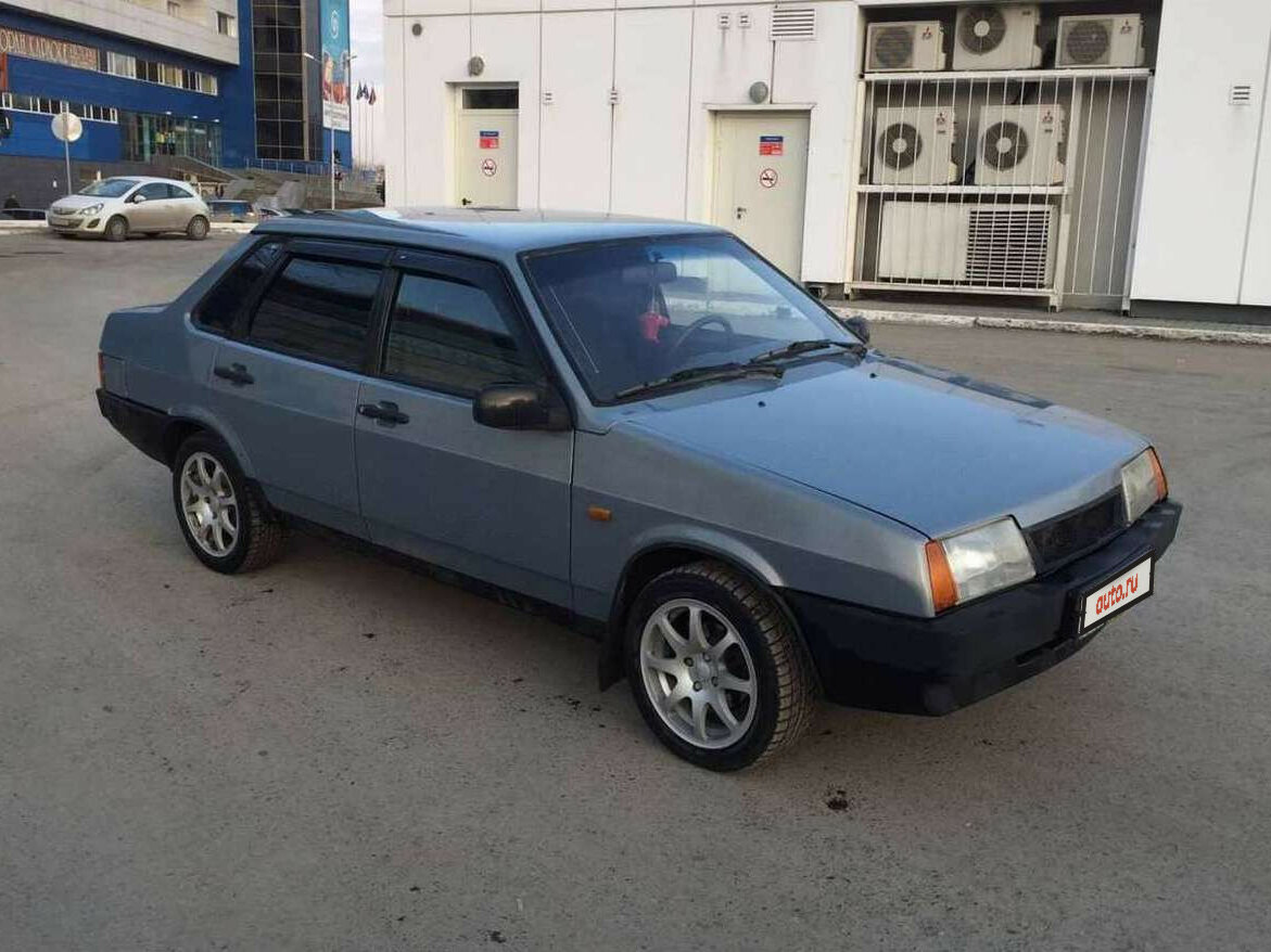 Купить б/у Lada (ВАЗ) 21099 1990-2011 1.5 MT (78 л.с.) бензин механика во Владик