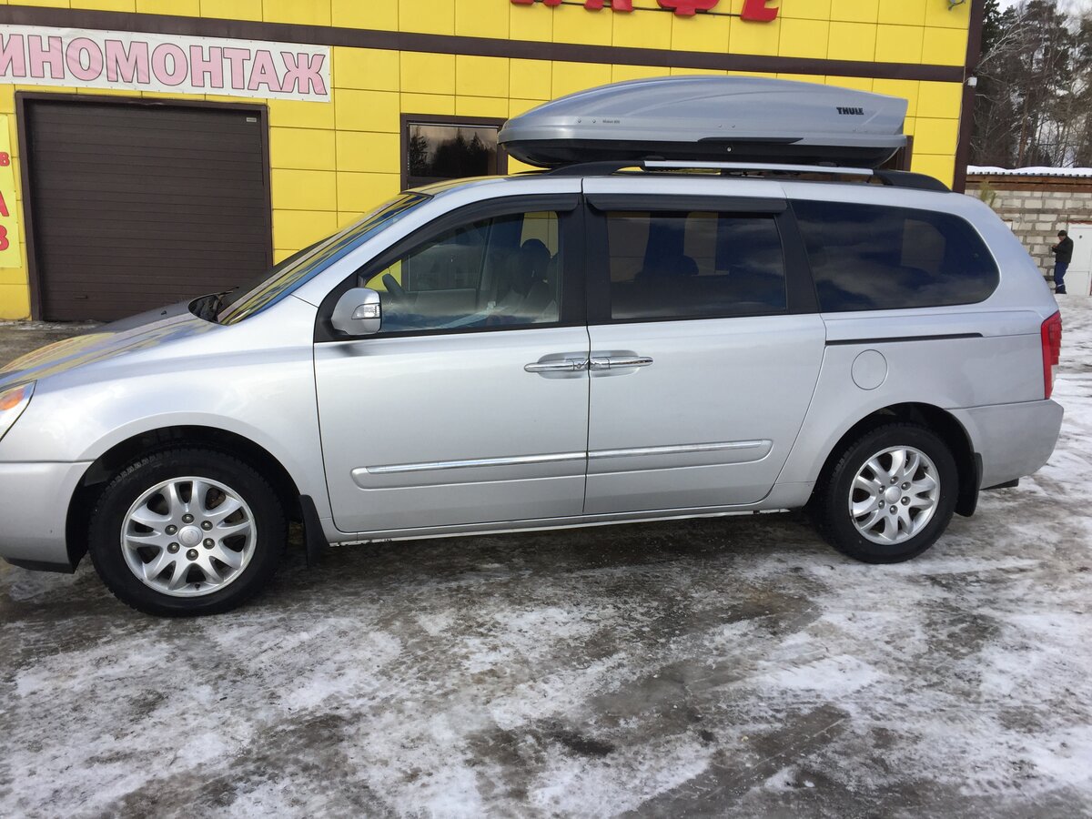 Kia Carnival 2012