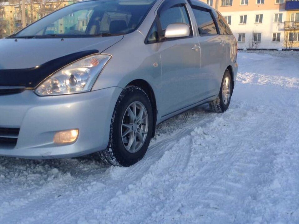 Тойота Виш 2008