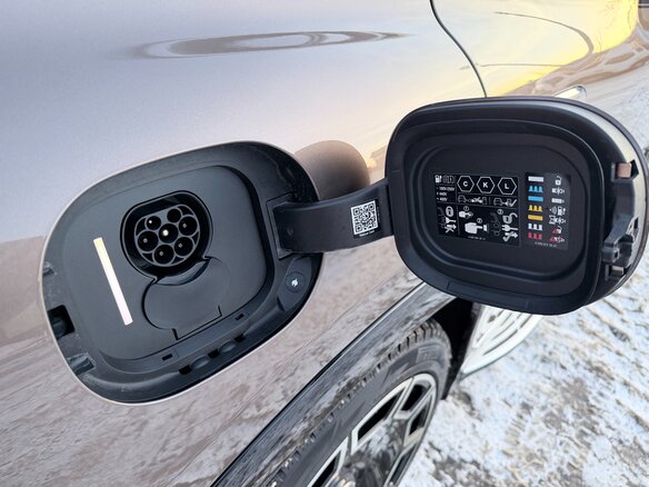 2024 Mercedes-Benz Maybach EQS SUV 680, чёрный, 22000000 рублей - вид 16