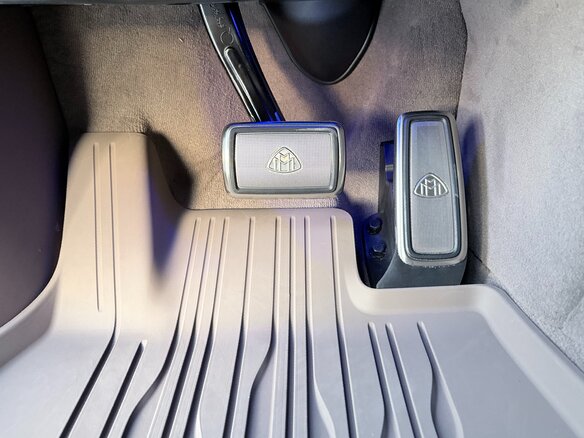 2024 Mercedes-Benz Maybach EQS SUV 680, чёрный, 22000000 рублей - вид 25