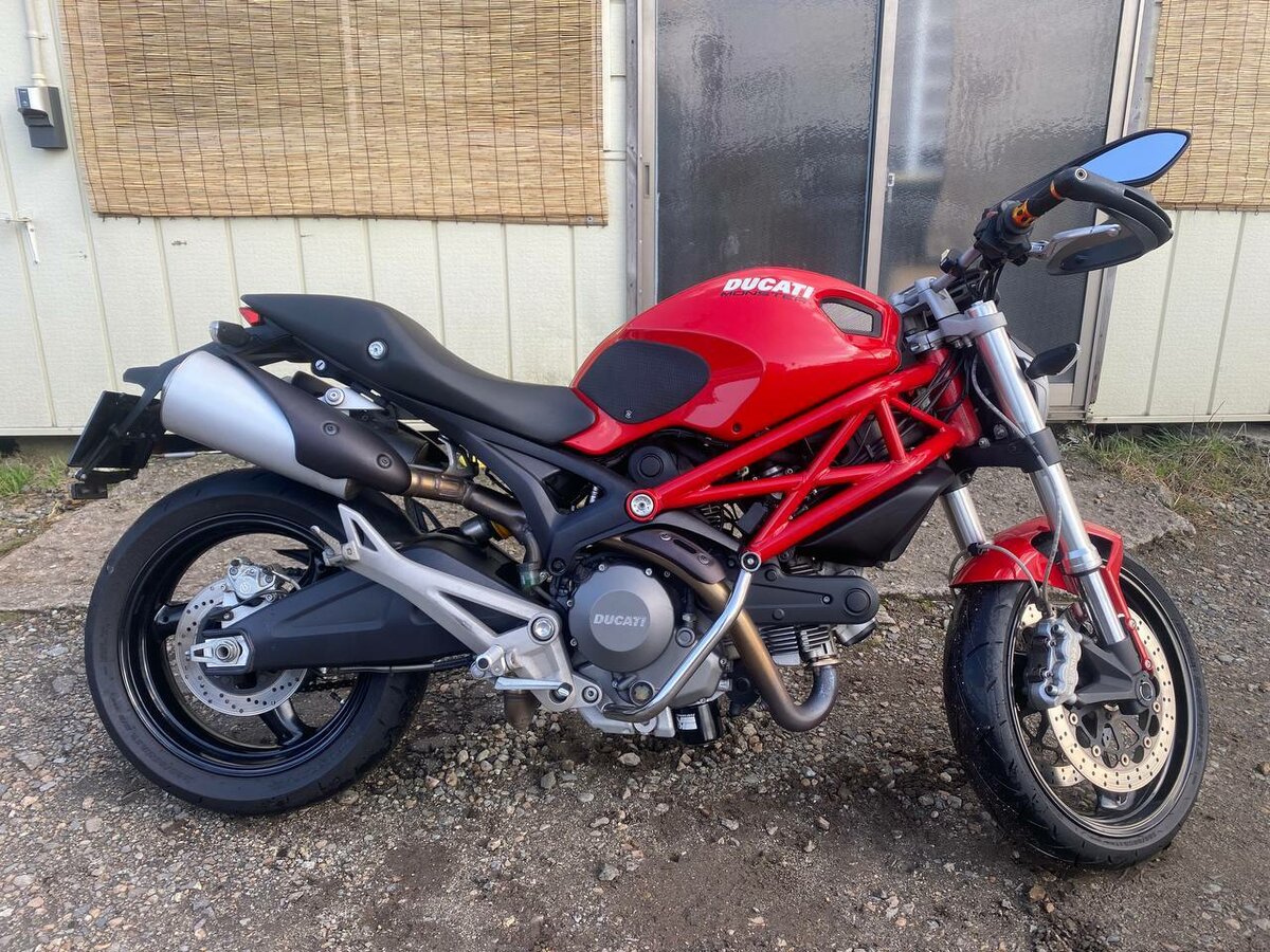 Ducati monster 696 red deals