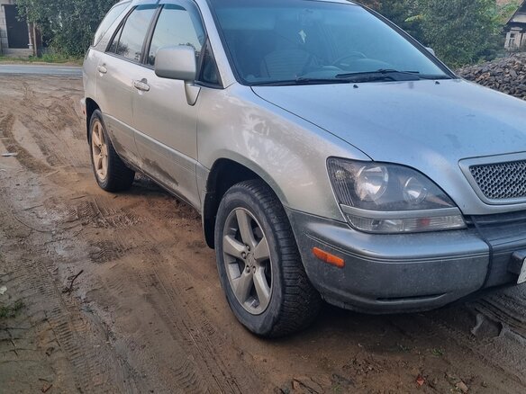1998 Lexus RX 300 I, серебристый, 900000 рублей - вид 1