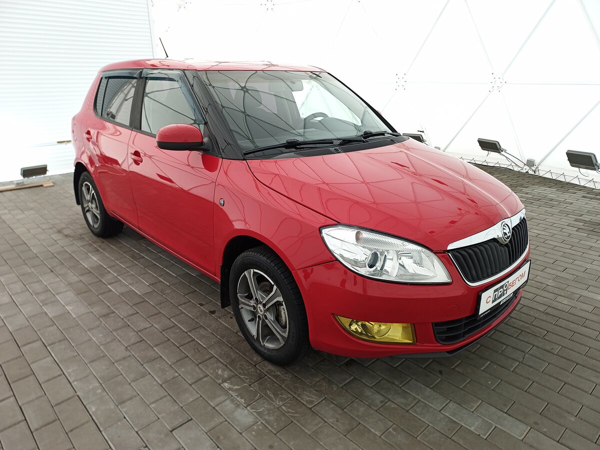Купить б/у Skoda Fabia II Рестайлинг 1.2 MT (70 л.с.) бензин механика в ...