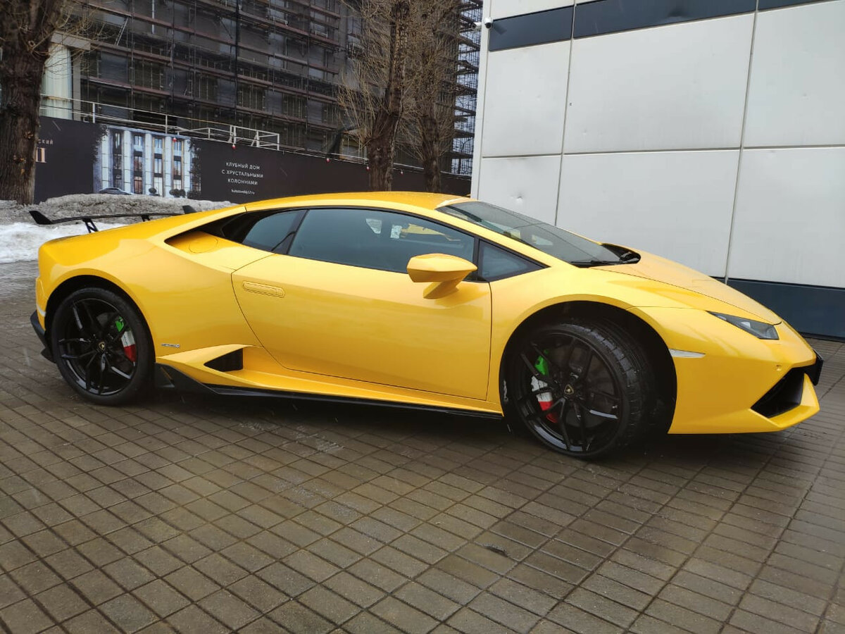 Lamborghini Huracan желтая