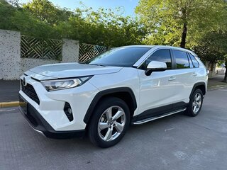 2022 Toyota RAV4 V (XA50), белый, 2470000 рублей, вид 1