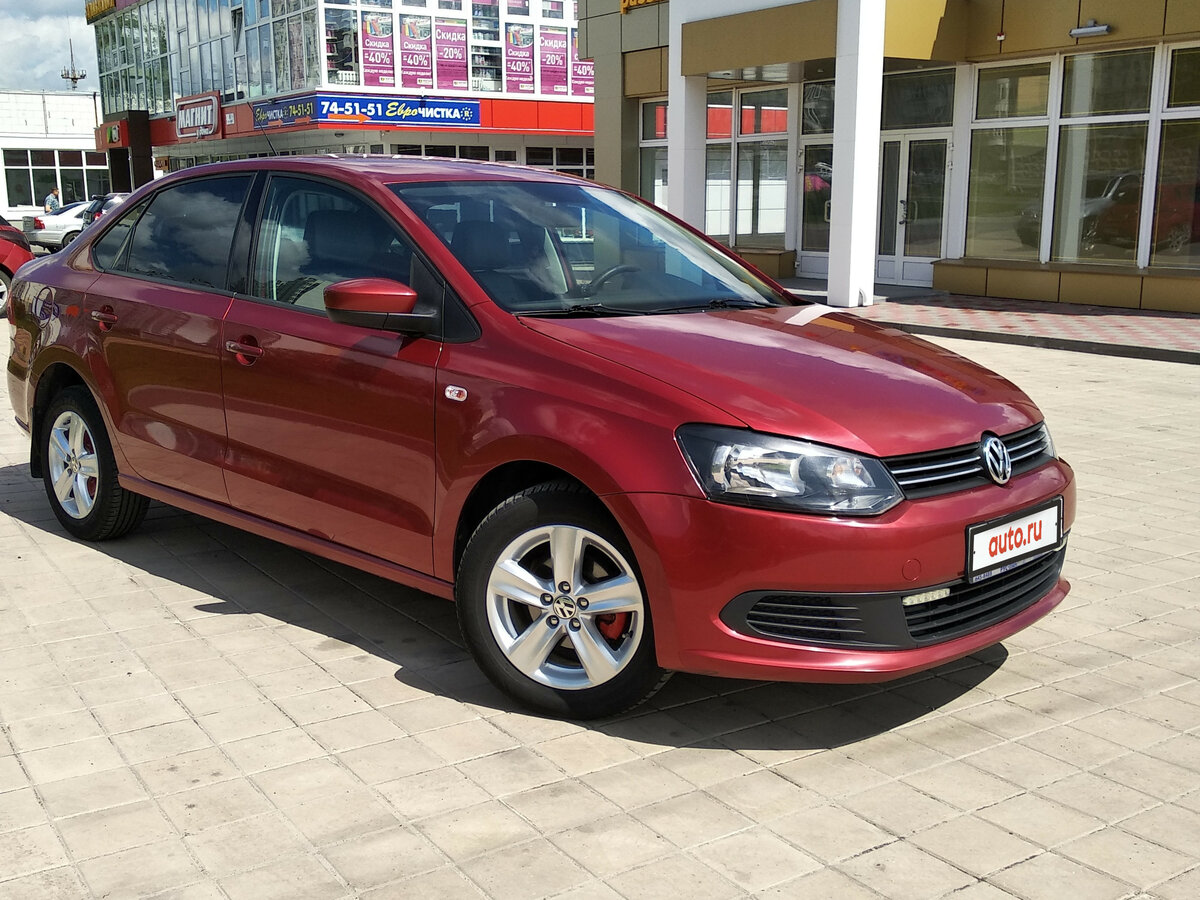 Volkswagen Polo sedan красный