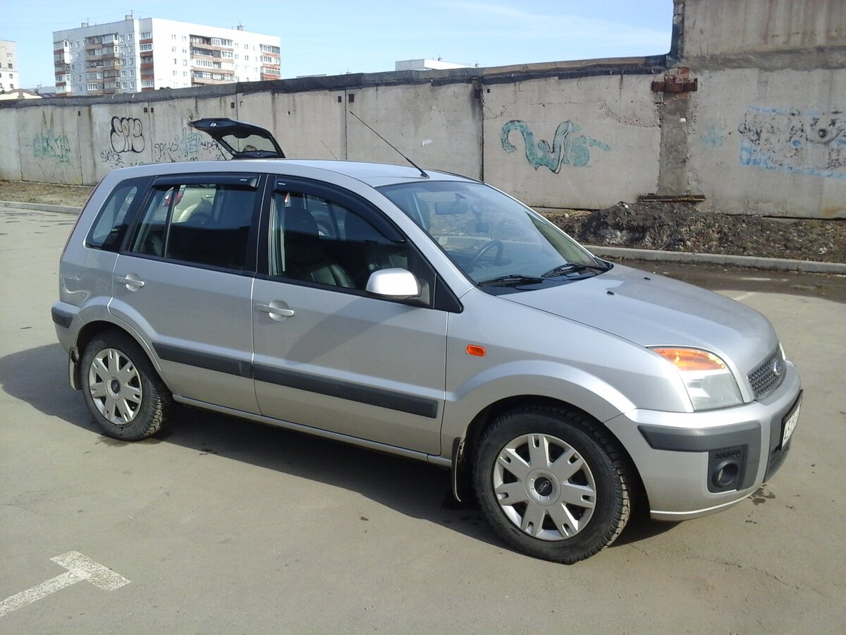 Форд Фьюжн красный 2008 год