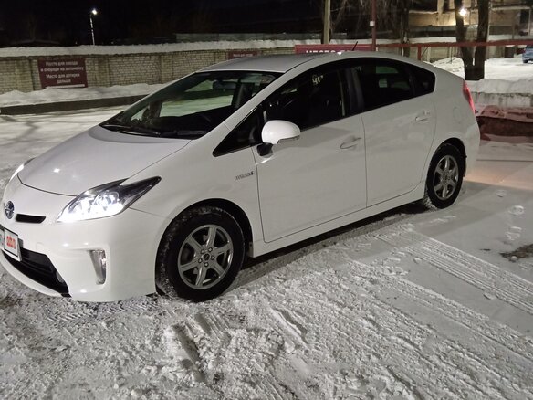 2012 Toyota Prius III Рестайлинг (XW30), белый, 1400000 рублей - вид 16