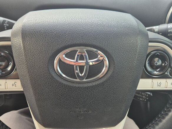 2016 Toyota Prius IV (XW50), красный, 1800000 рублей - вид 7