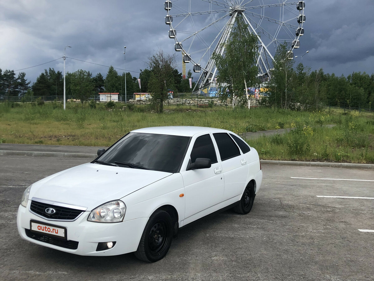 Приора 1 белая хэтчбек