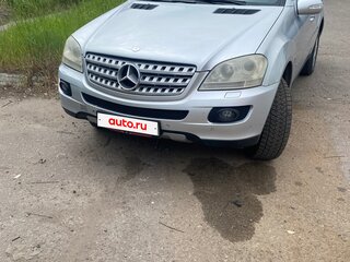2005 Mercedes-Benz M-Класс 320 II (W164), серебристый, 1050000 рублей, вид 1