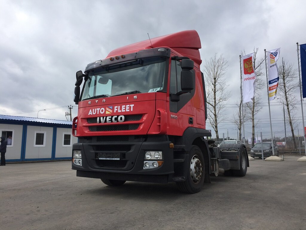 Iveco Stralis красный