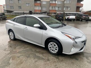 2016 Toyota Prius IV (XW50), серый, 1700000 рублей, вид 1