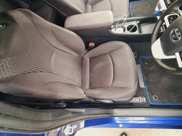 2016 Toyota Prius IV (XW50), синий, 1350000 рублей - вид 7