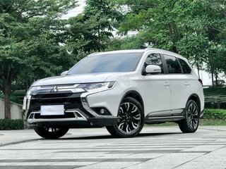 2020 Mitsubishi Outlander III Рестайлинг 3, белый, 1800000 рублей, вид 1