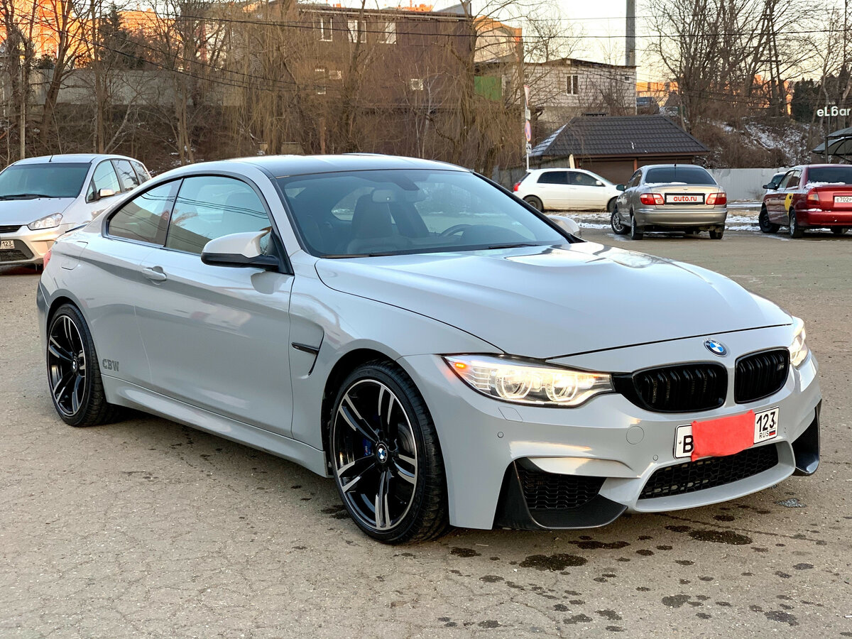 БМВ m4 серая