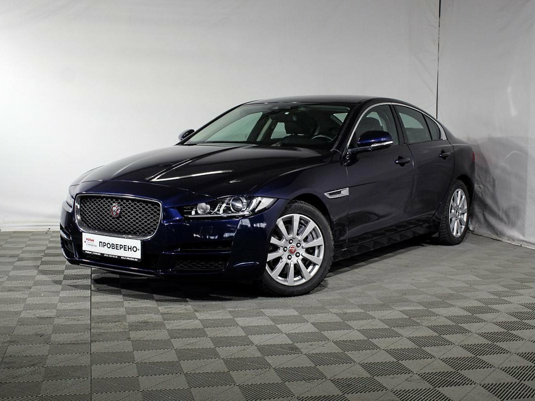 Jaguar xe синий