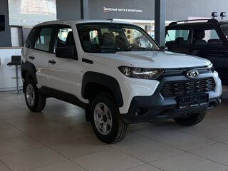 2024 Lada (ВАЗ) Niva I Рестайлинг (Travel), белый, 1403000 рублей, вид 1