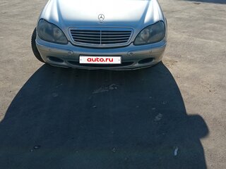 1998 Mercedes-Benz S-Класс 320 IV (W220), серебристый, 600000 рублей, вид 1