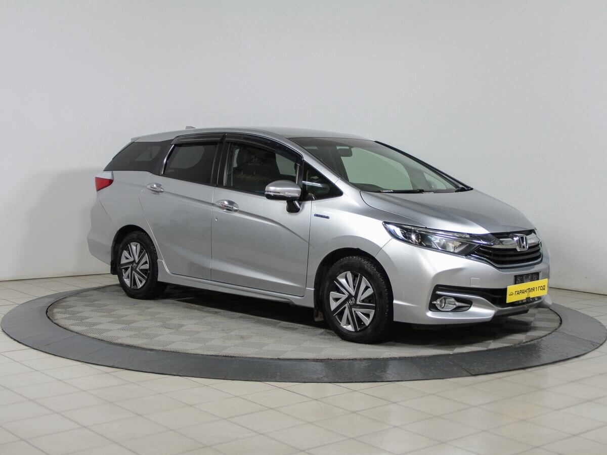 Honda Fit Shuttle Hybrid 2018