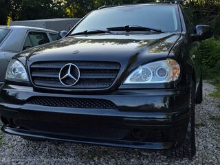 1999 Mercedes-Benz M-Класс 320 I (W163), чёрный, 1100000 рублей, вид 1