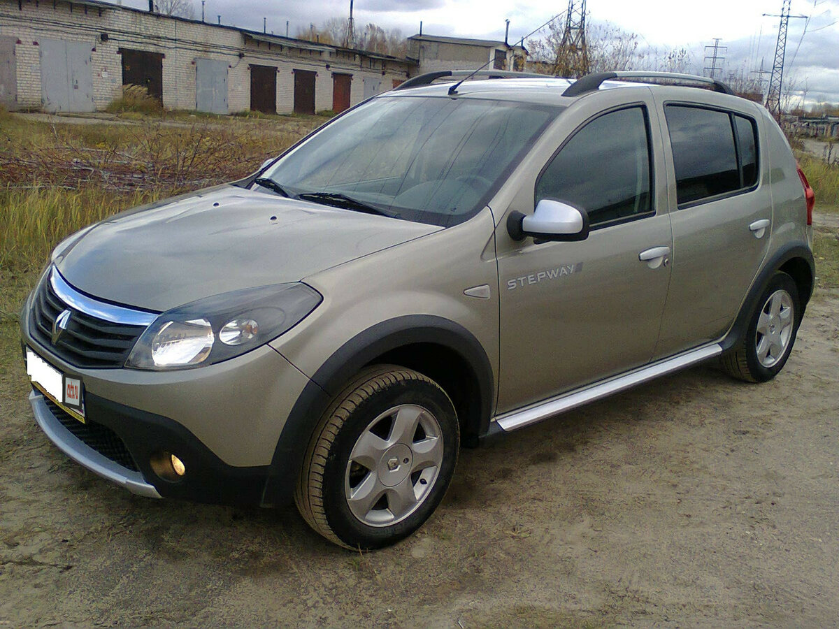 Купить б/у Renault Sandero I 1.6 MT (84 л.с.) бензин механика в Санкт-Петербурге