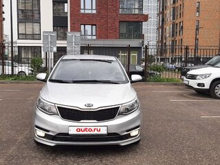 2015 Kia Rio III Рестайлинг, серебристый, 1049000 рублей, вид 1
