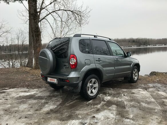 Купить б/у Chevrolet Niva I Рестайлинг 1.7 MT (80 л.с.) 4WD бензин ...