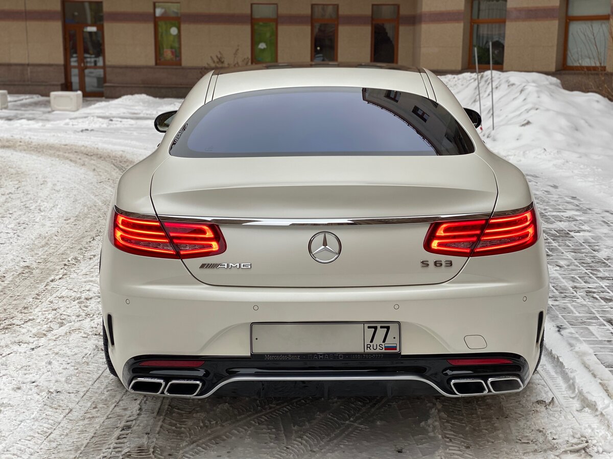 Mercedes Benz s63 AMG Coupe ночью