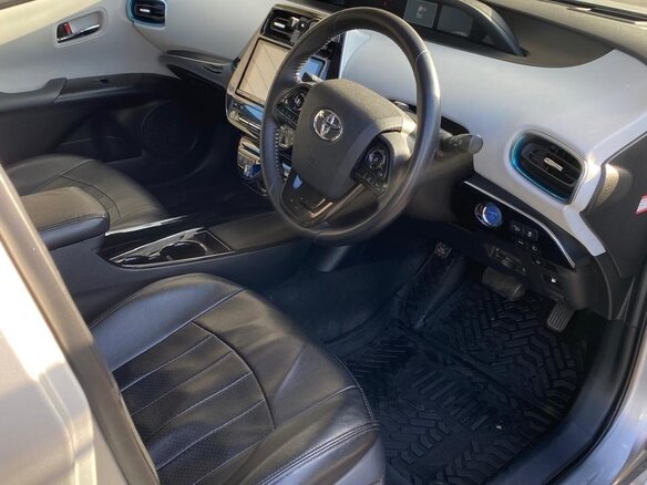 2020 Toyota Prius IV Рестайлинг (XW50), серый, 2370000 рублей - вид 17