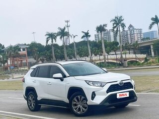 2024 Toyota RAV4 V (XA50), белый, 3600000 рублей, вид 1