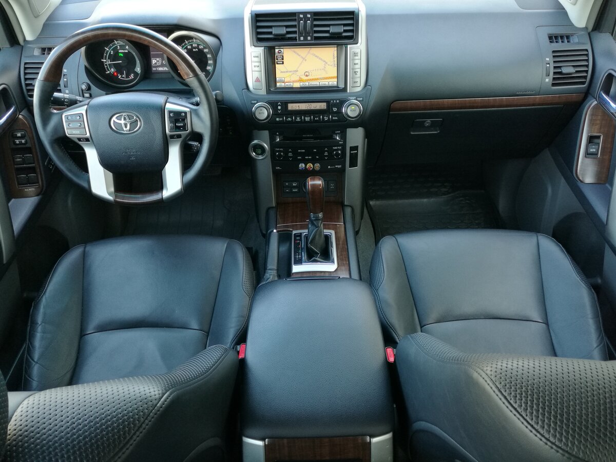 Toyota Land Cruiser 150 2010