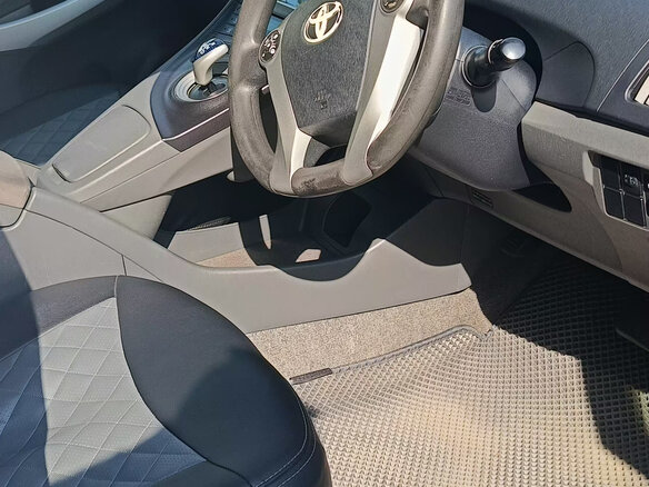 2011 Toyota Prius III (XW30), серебристый, 1150000 рублей - вид 9